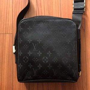 Authentic Louis Vuitton Messenger Bag